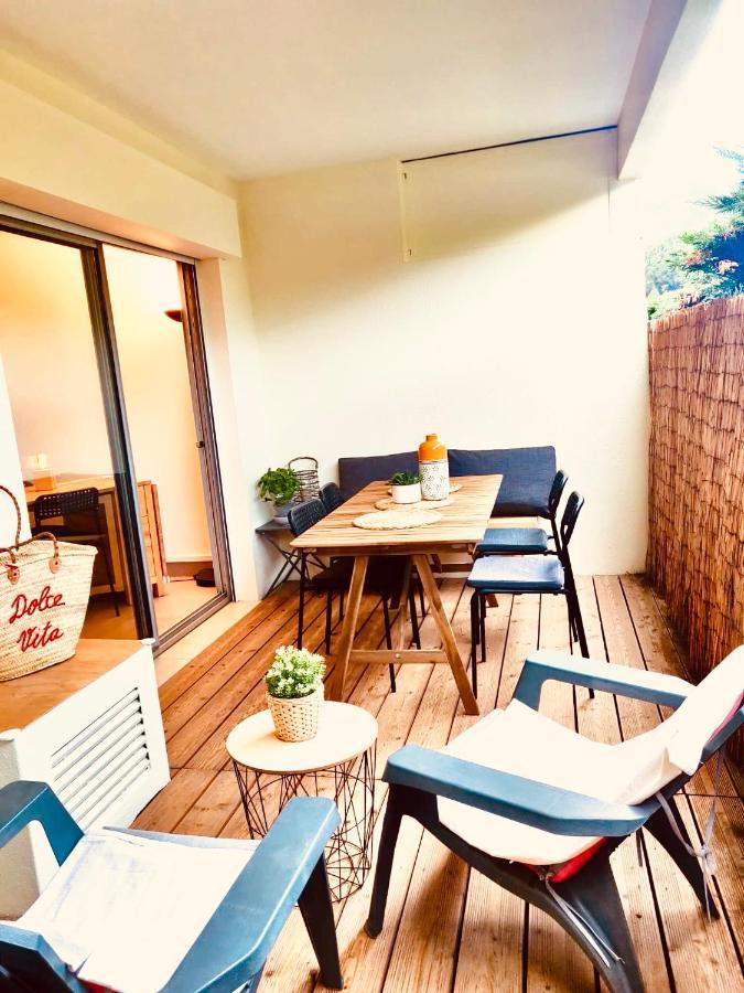 Mandelieu Grand Studio Avec Piscine Et Proche De La Mer Ngoại thất bức ảnh