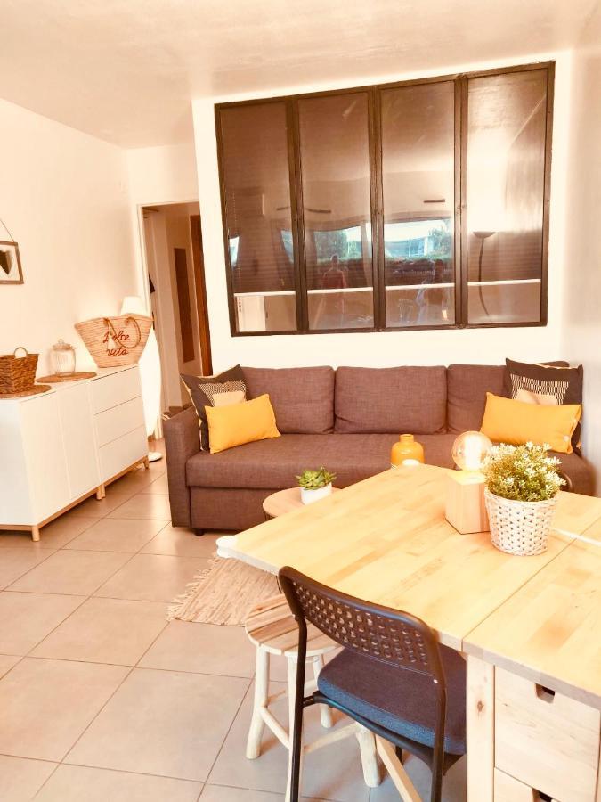 Mandelieu Grand Studio Avec Piscine Et Proche De La Mer Ngoại thất bức ảnh